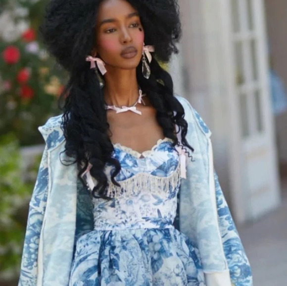 Selkie Louis Toile Pillow zip up hoodie size L - Picture 2 of 10